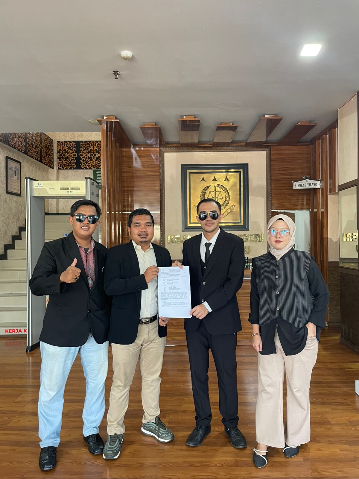fmmnews.com | DIDUGA KRIMINALISASI ADVOKAT, POLDA RIAU DAN KEJAKSAAN DINILAI BERKONSPIRASI ABAIKAN ASAS PRAJUDISIAL DAN SEMA NOMOR 1 TAHUN 2025