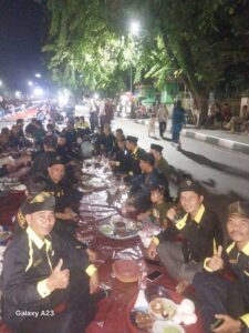 fmmnews.com | LHMB Kota Pekanbaru Hadiri Kegiatan dr penggawa Melayu Riau Panglima muda lhmb Sambut Baik Tradisi Makan Berjamban fmmnews.com | LHMB Kota Pekanbaru Hadiri Kegiatan dr penggawa Melayu Riau Panglima muda lhmb Sambut Baik Tradisi Makan Berjamban