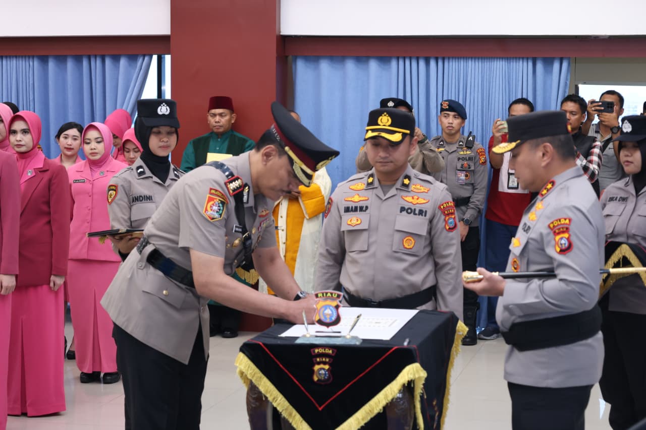 fmmnews.com | Kapolda Riau Pimpin Sertijab Dirintel, Kabid Humas hingga 4 Kapolres