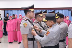 fmmnews.com | Kapolda Riau Pimpin Sertijab Dirintel, Kabid Humas hingga 4 Kapolres