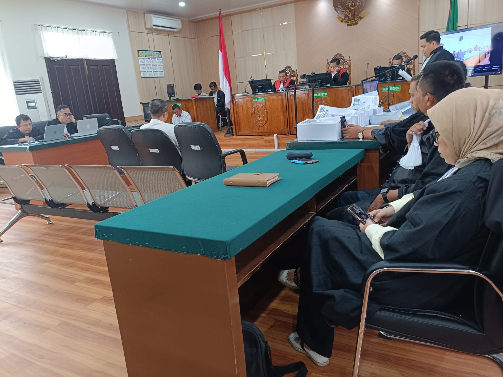  | Susun Pleidoi 1.146 Halaman, Ini Daftar Lengkap Nama Kuasa Hukum yang Membela Abdul Wahid