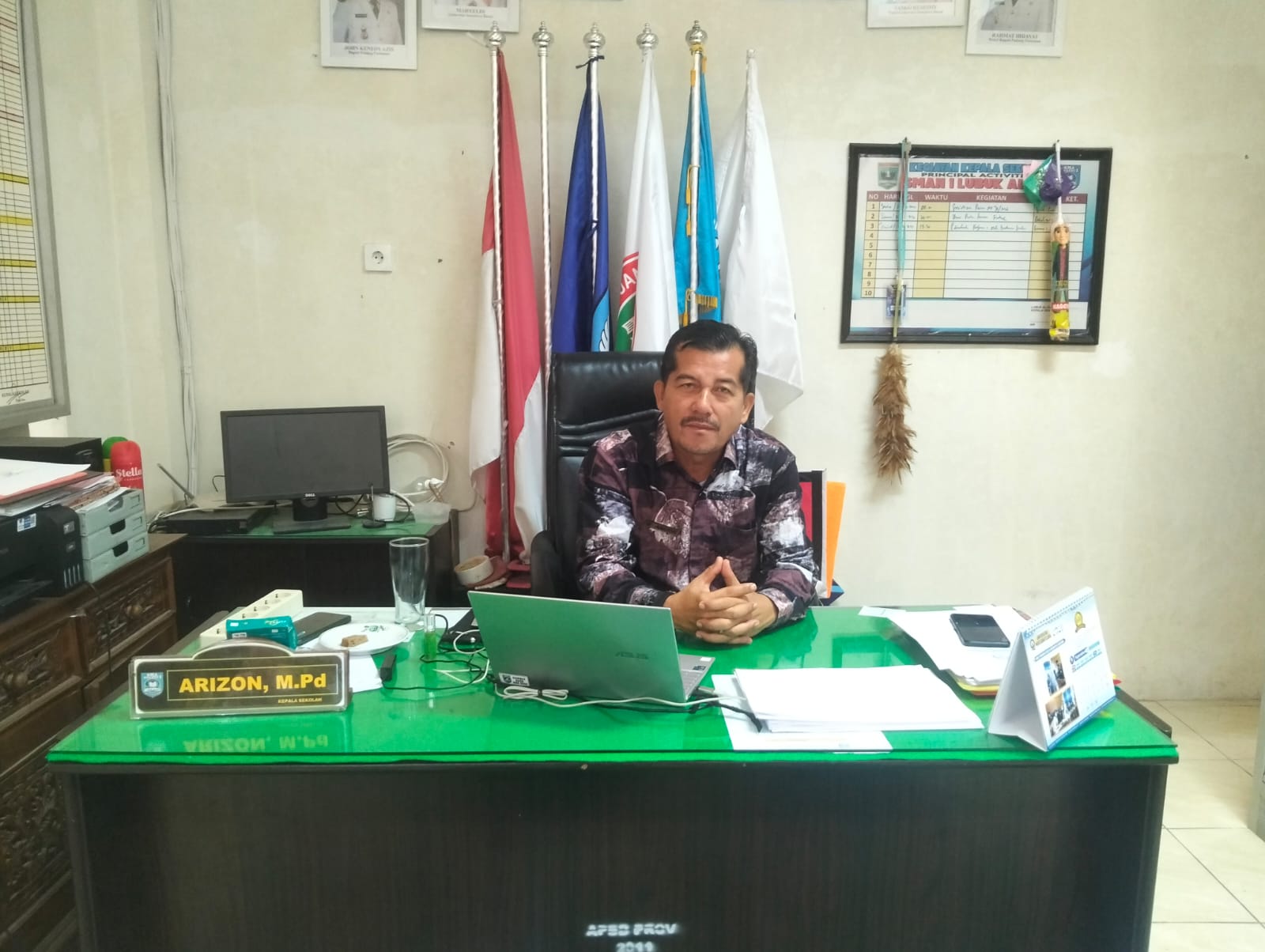  | Kepsek SMA 1 Lubuk Alung Pariaman Arizona,M.Pd. Bangga Ratusan Siswa nya Telah Lulus Di Perguruan Tinggi Ternama