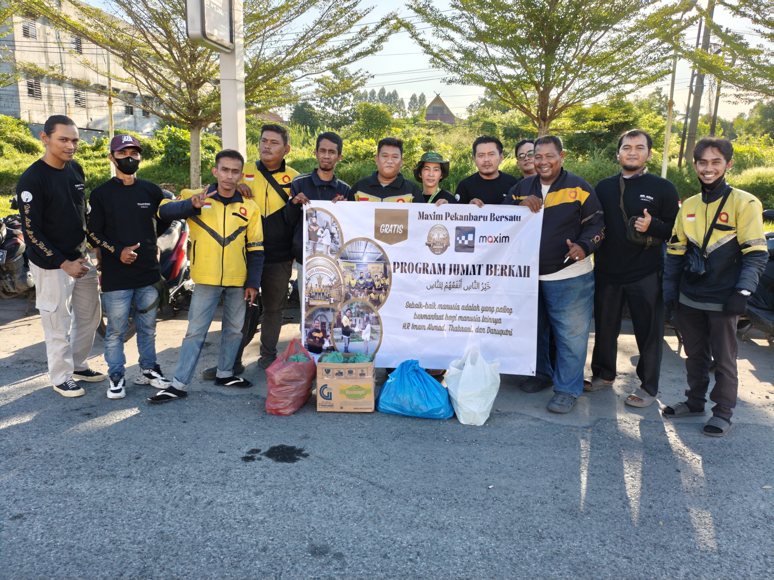  | Komunitas Maxim Pekanbaru Bersatu Sukses Jalankan Program Perdana "Jumat Berkah"