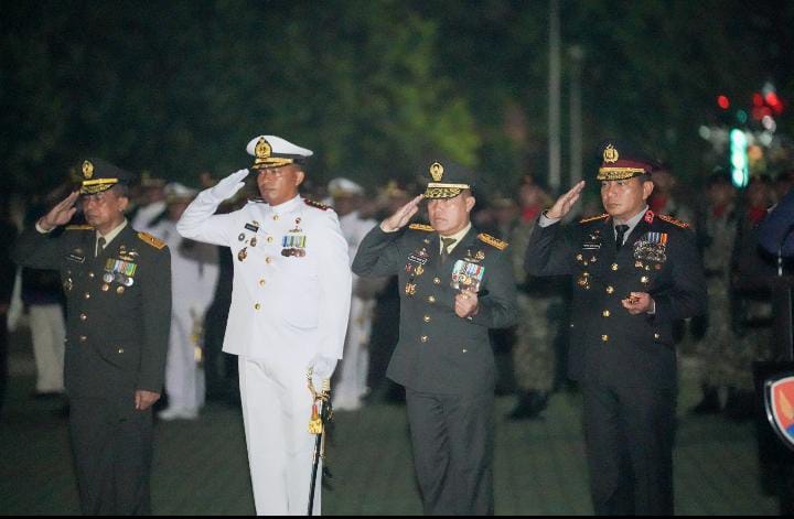 | Momen Khidmat TNI-Polda Riau di Malam Renungan Suci Sambut Hari Kemerdekaan ke-81 RI