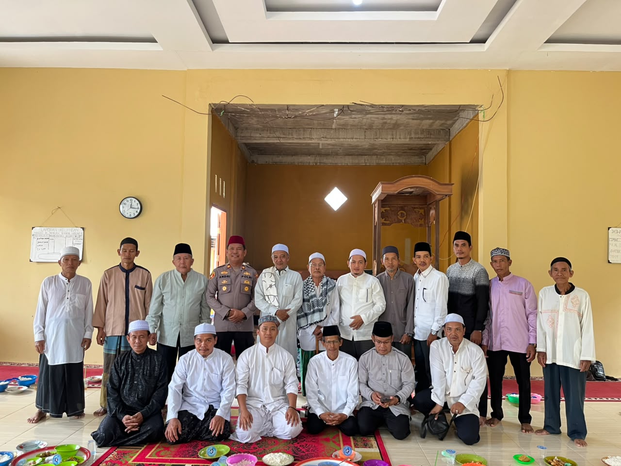 | Hadiri Maulid Nabi di Sungai Intan, Kapolsek Tembilahan Hulu IPTU Andrianto Ajak Warga Perkuat Kamtibmas dan Cegah Karhutla | Hadiri Maulid Nabi di Sungai Intan, Kapolsek Tembilahan Hulu IPTU Andrianto Ajak Warga Perkuat Kamtibmas dan Cegah Karhutla