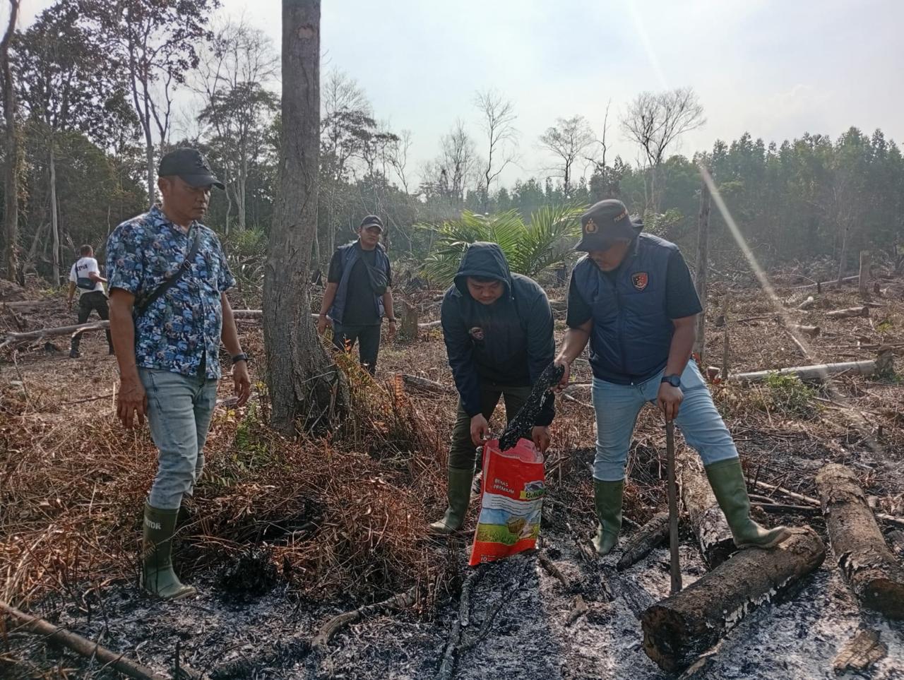 | Buronan Kasus Karhutla di Siak Ditangkap, Sempat Halangi Pemadaman demi Selamatkan Sawit | Buronan Kasus Karhutla di Siak Ditangkap, Sempat Halangi Pemadaman demi Selamatkan Sawit