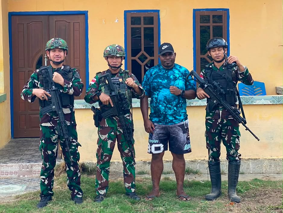 | Satgas Pamtas RI-PNG Kewilayahan Pos Mayerga Yonif 147/KGJ Mempererat Silaturahmi ke Kepala Distrik Mayerga | Satgas Pamtas RI-PNG Kewilayahan Pos Mayerga Yonif 147/KGJ Mempererat Silaturahmi ke Kepala Distrik Mayerga
