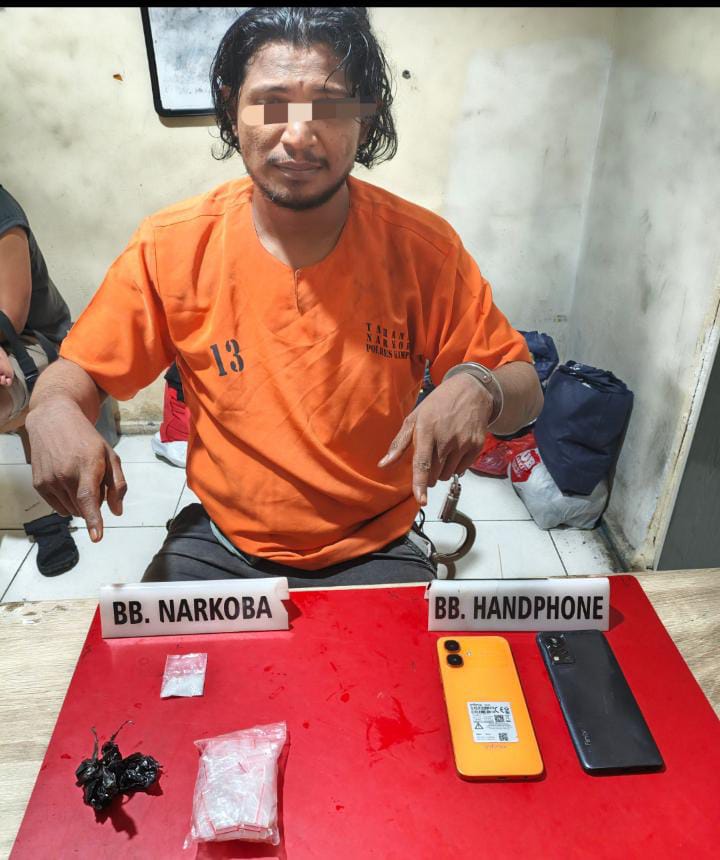 | Satresnarkoba Polres Kampar Tangkap Pelaku Narkoba di Kelurahan Langgini | Satresnarkoba Polres Kampar Tangkap Pelaku Narkoba di Kelurahan Langgini