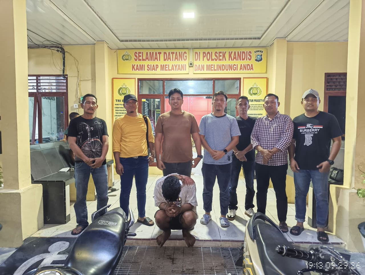 | Motor Hilang Saat Diparkir Depan Rumah, Polisi Kandis Ungkap Curanmor, Pelaku Ternyata Positif Narkoba | Motor Hilang Saat Diparkir Depan Rumah, Polisi Kandis Ungkap Curanmor, Pelaku Ternyata Positif Narkoba