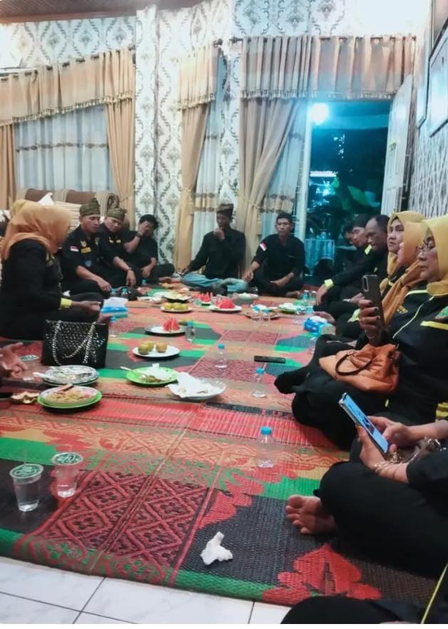 | Perkuat Konsolidasi Organisasi, OKK LHMB DPD Pekanbaru Gelar Pertemuan dengan 2 panglima bungsu ( pangsu ) | Perkuat Konsolidasi Organisasi, OKK LHMB DPD Pekanbaru Gelar Pertemuan dengan 2 panglima bungsu ( pangsu )