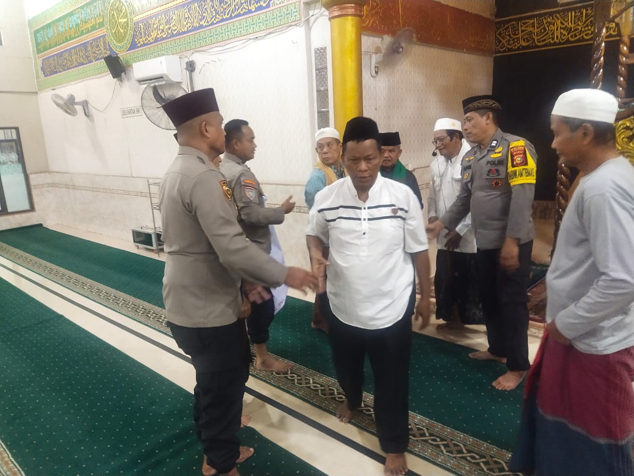 | Subuh Keliling Polsek Kampar Kiri: Hadir di Tengah Warga, Eratkan Silaturahmi Sejak Pagi Hari | Subuh Keliling Polsek Kampar Kiri: Hadir di Tengah Warga, Eratkan Silaturahmi Sejak Pagi Hari