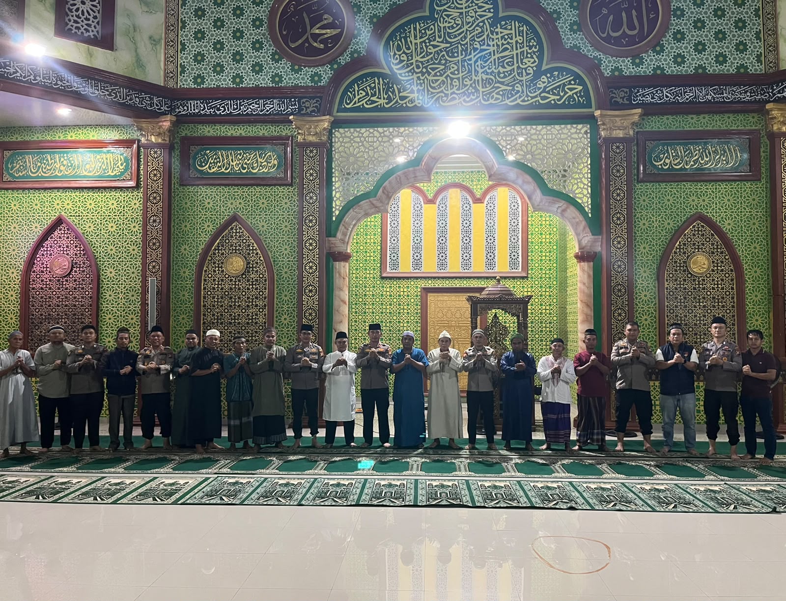 | Subuh Keliling di Banjar XII, Polisi Hadir Bukan Hanya Menjaga, Tapi berpartisipasi, Mendengar dan Berdialog dengan Warga | Subuh Keliling di Banjar XII, Polisi Hadir Bukan Hanya Menjaga, Tapi berpartisipasi, Mendengar dan Berdialog dengan Warga