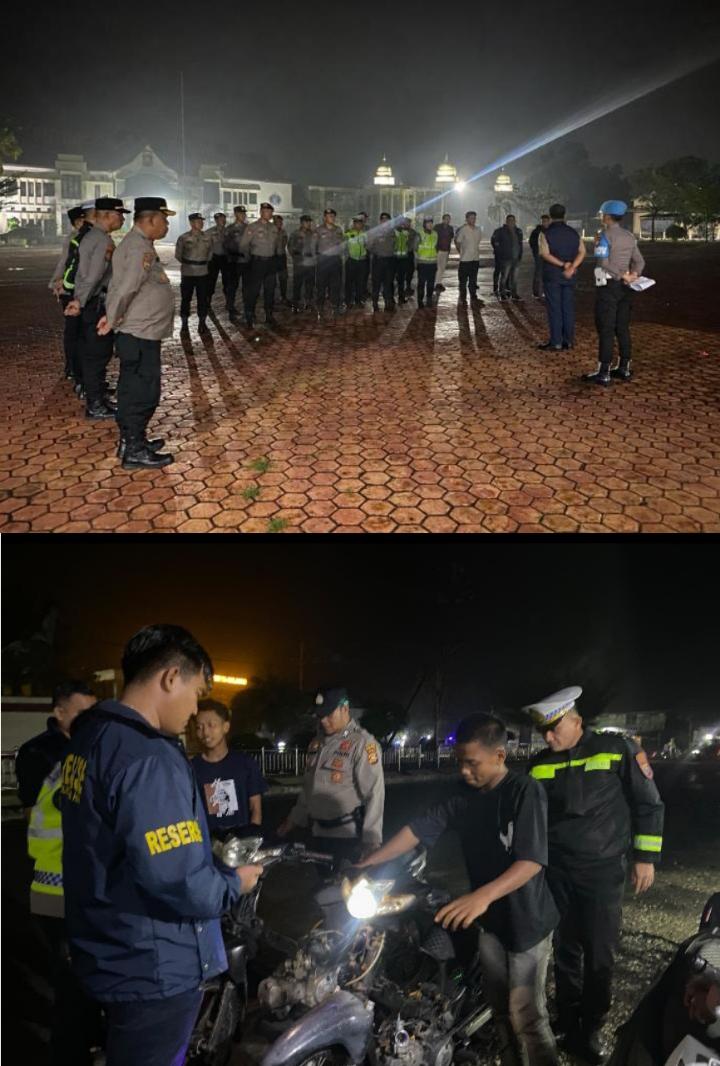 | Cegah Balap Liar dan Kejahatan Jalanan, Polres Rokan Hilir Gelar Patroli Blue Light di Jalur Lintas | Cegah Balap Liar dan Kejahatan Jalanan, Polres Rokan Hilir Gelar Patroli Blue Light di Jalur Lintas